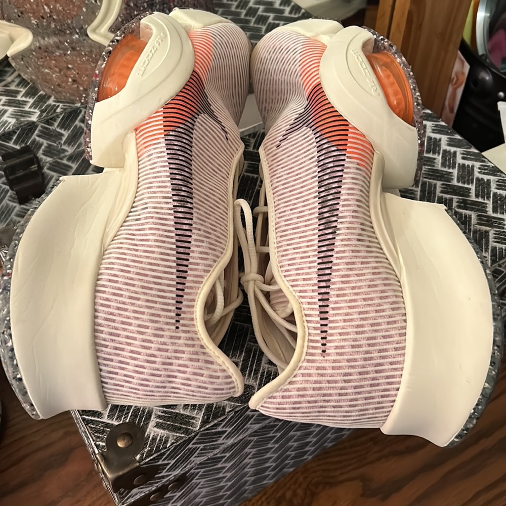 NWOB Nike Sneakers Ladies Size 9 - Picture 6 of 10